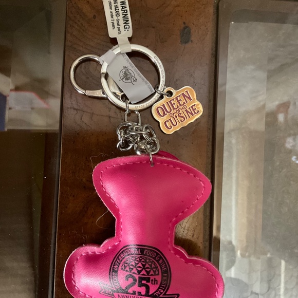 Disney parks Minnie keychain - Picture 2 of 2